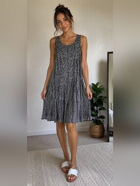 5/25$ Black and White Sleeveless Midi Sundress